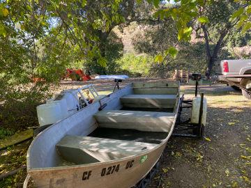 1999 Johnson Boat Works Skiff