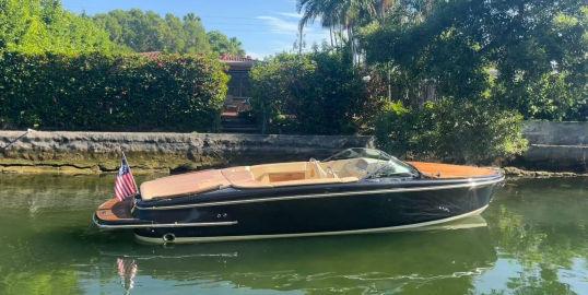 2018 Chris-Craft Capri