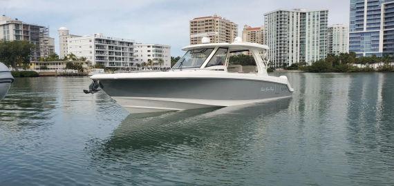 2020 Boston Whaler 350 Realm