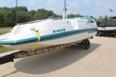 1994 Chaparral 220 Sunesta Deck boat