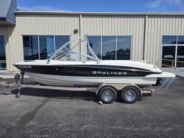 2011 BAYLINER 215 SLX