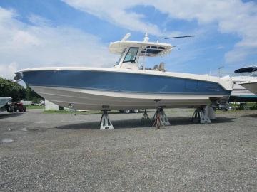 2020 Boston Whaler 330 Outrage