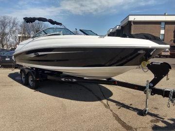 2015 Sea Ray 240 Sundeck