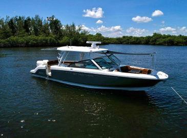 2017 Boston Whaler Vantage 320