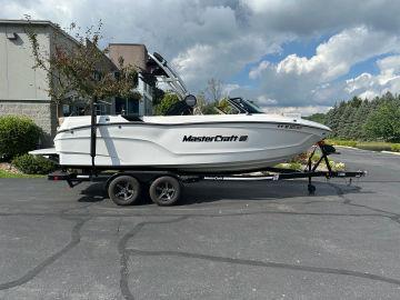 2023 MasterCraft XT22T