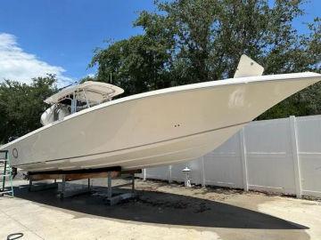 2010 Fountain 38 Center Console