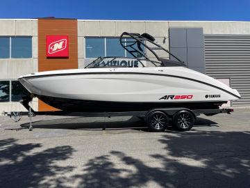 2025 Yamaha Boats AR250