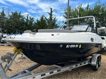 2016 Bayliner 215 Deck Boat