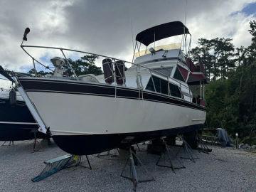 1976 Marinette 28 Flybridge