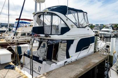 2001 Bayliner 37'