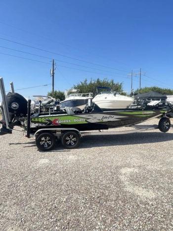 2023 Xpress Boats X21 Pro