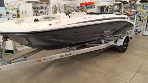 2025 Hurricane SunDeck Sport 185 OB