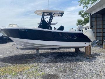 2022 Robalo R230 Center Console