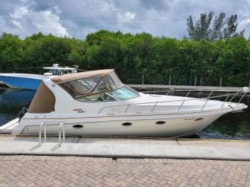 2002 Cruisers Yachts 3372 Express