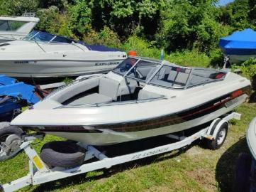 1990 Rinker 230 Festiva Cuddy