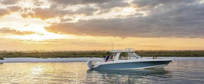 2024 Boston Whaler 380 Realm