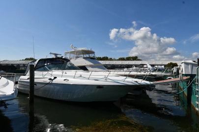 2001 Cruisers Yachts 3870 Express