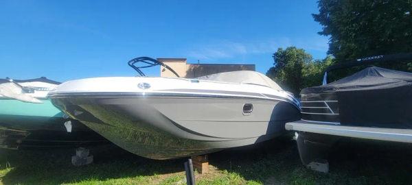 2024 Hurricane SunDeck 2600 OB