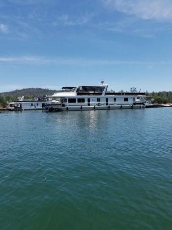 2005 Horizon Yachts Houseboat 