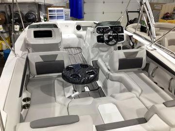 2024 Hurricane SunDeck Sport 2050 OB