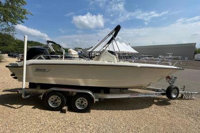 2023 Boston Whaler 220 Dauntless