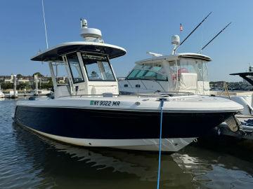 2021 Robalo R272 