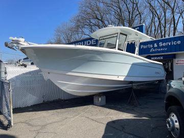 2018 Robalo R302 Center Console