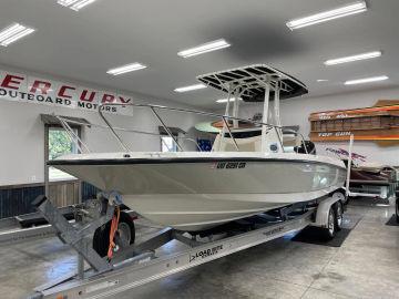 2018 Boston Whaler 240 Dauntless