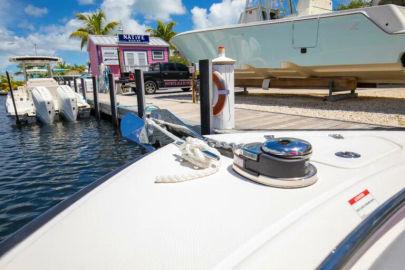 2024 Boston Whaler 230 Outrage