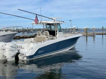 2018 Boston Whaler 330 Outrage