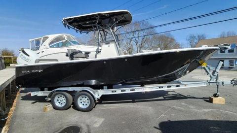 2022 Sea Born LX24 Center Console