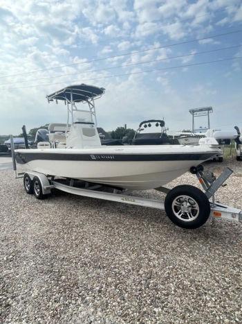 2017 NauticStar 2200 Sport