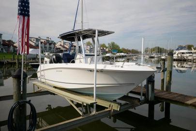 2009 Boston Whaler 220 Outrage