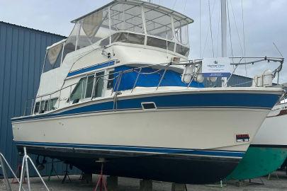 1980 Chris-Craft 380 Corinthian