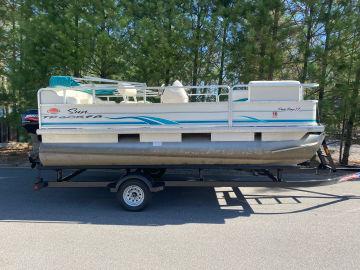 2005 Sun Tracker 17' Party Barge