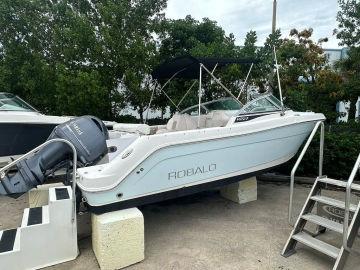 2015 Robalo R227