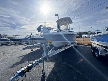 2024 Robalo 226 Cayman