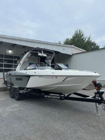 2018 Malibu Boats 25 LSV