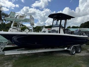 2025 Robalo 246 Cayman