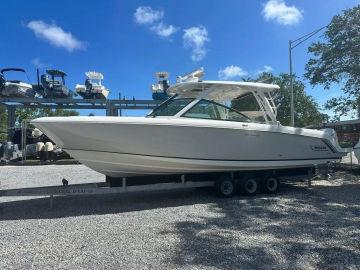 2017 Boston Whaler 320 Vantage