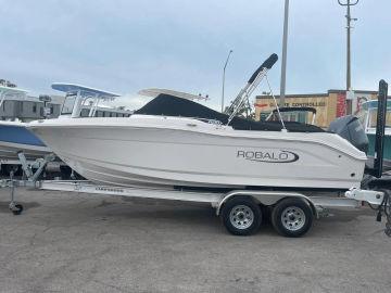 2024 Robalo R207 Dual Console