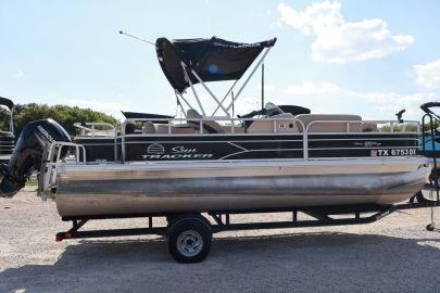 2017 Sun Tracker 20 DLX FISHING BARGE