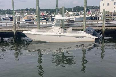 2020 Everglades 235 Center Console