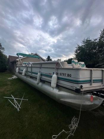 1994 Sun Tracker 24' PARTY BARGE W/2019 HONDA 20 HP