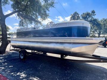 2024 Avalon VLS 21 QUAD LOUNGE WITH TRAILER