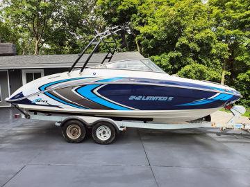 2014 Yamaha Boats 242 Limited S Wakeboard Jet Boat