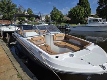 2025 Hurricane SunDeck 235 OB