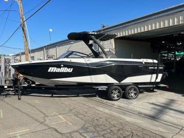 2023 Malibu Boats 25 LSV