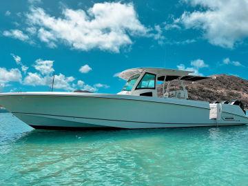 2016 Boston Whaler 370 Outrage