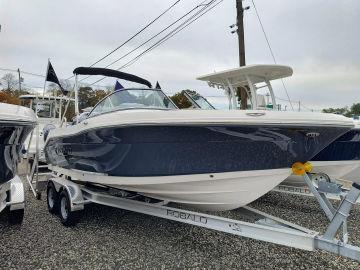 2024 Robalo R207 Dual Console